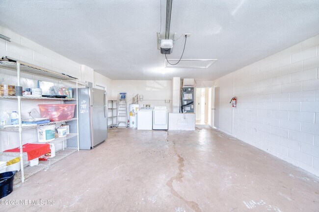 Building Photo - 5628 Loma Vista Dr W