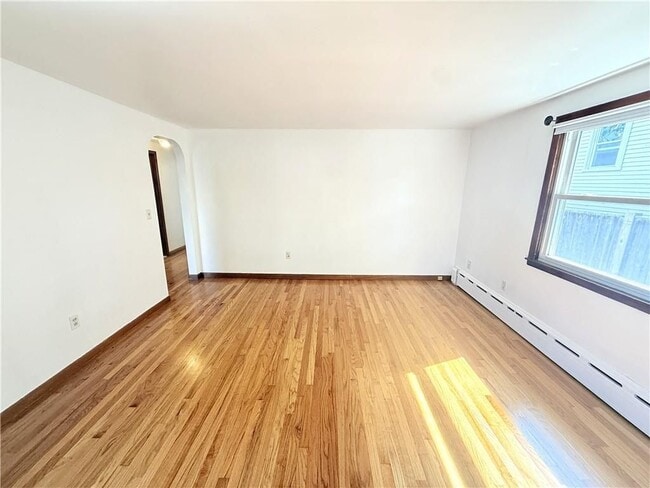 Building Photo - 25 Thurston Ave