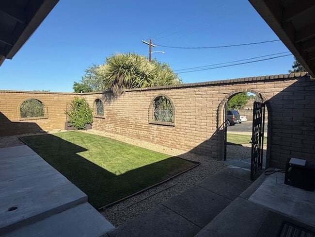 Building Photo - Remodeled 3 Bedroom Home with Bay Views + Stunning Backyard Patio