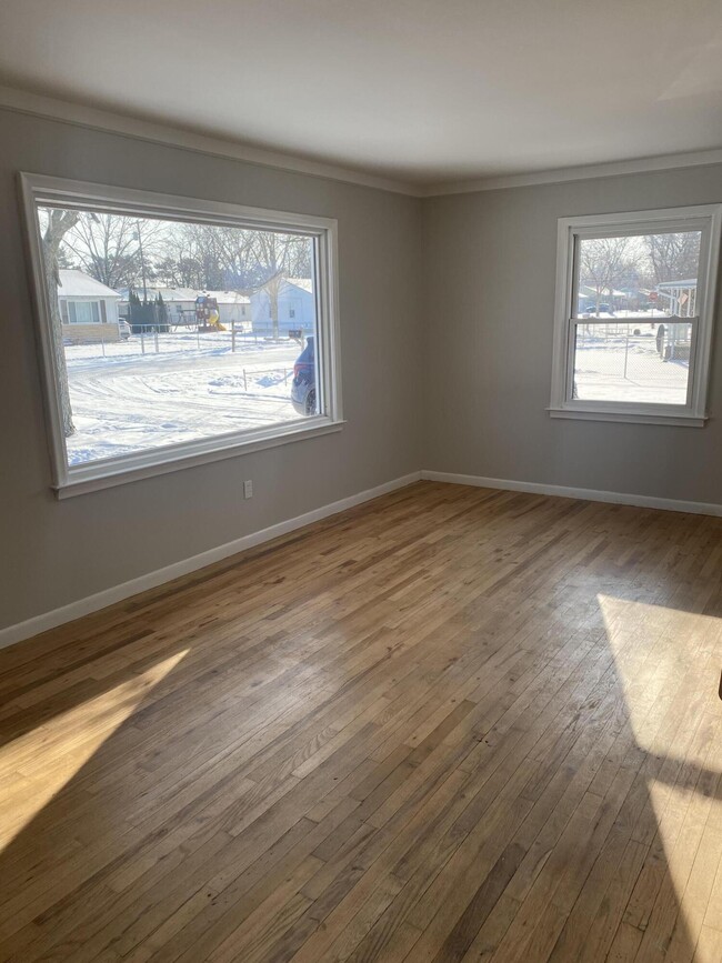 Building Photo - 46589 Huling St