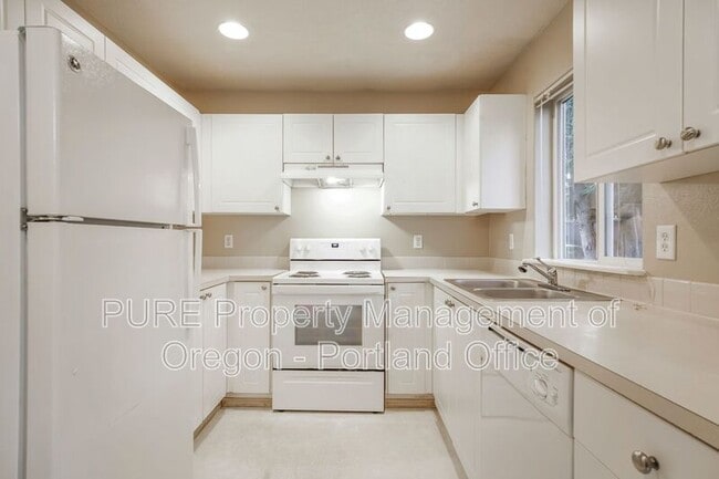 Building Photo - 3633 NE 158th Ave