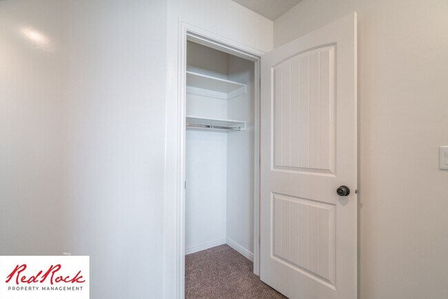 Building Photo - 2801 E 450 N