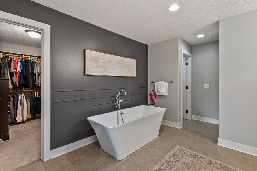 Building Photo - 4606 S 184th Plz