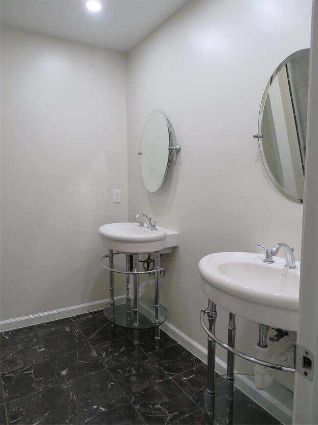 Building Photo - 11619 Bowlan Ln