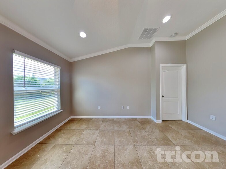 Building Photo - 414 Samara Lakes Pkwy
