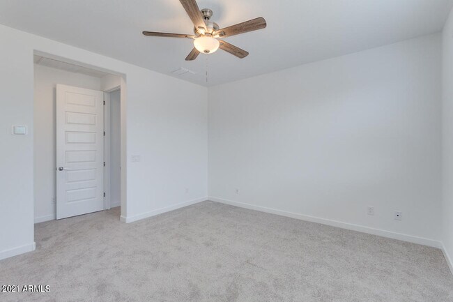 Building Photo - 1346 E Glass Ln