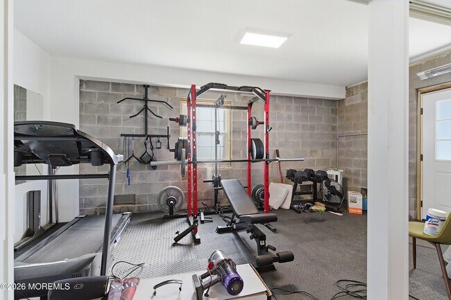 Building Photo - 619 Park Ave