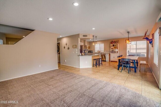 Building Photo - 5 bed - 3 bath in Litchfield with Pool!