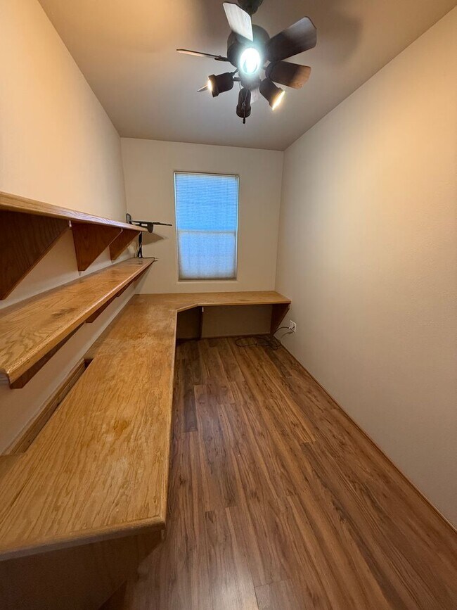 Building Photo - 3878 Stoneybrook Cir