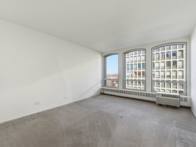 Building Photo - 1400 E 55th Pl