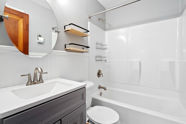 Building Photo - Flockin' Cute House