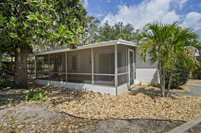 Building Photo - 986 NE Banyan Tree Dr