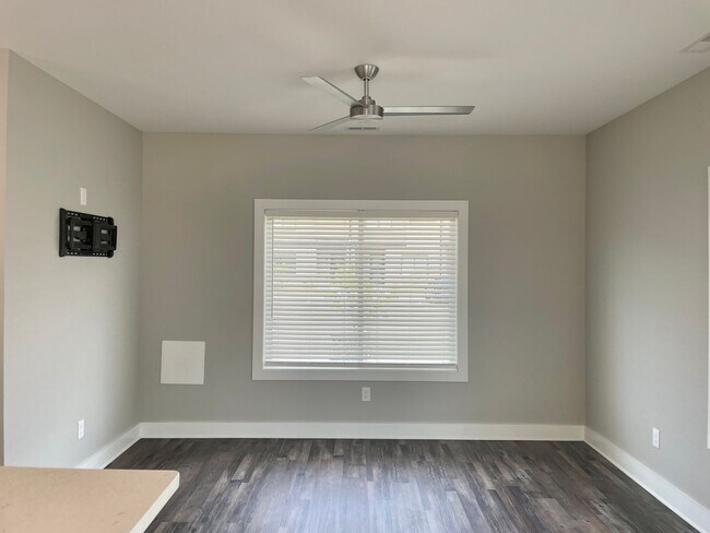 Building Photo - Luxury End Unit Townhouse in Campbell County