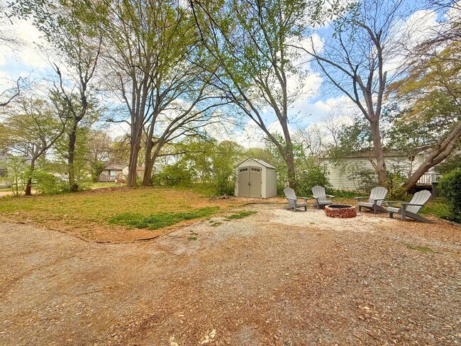 Building Photo - 11 Brooks Ave