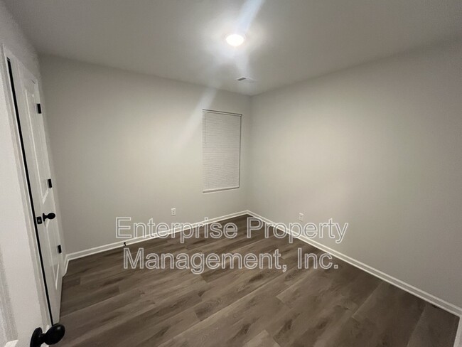 Building Photo - 4503 Suncrest Dr