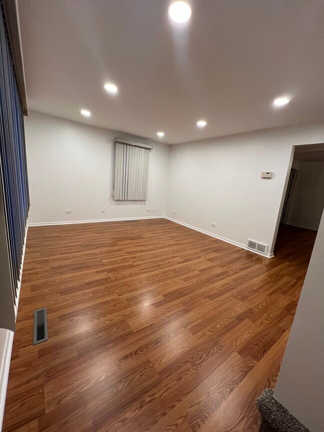 Building Photo - 8323 Niles Center Rd