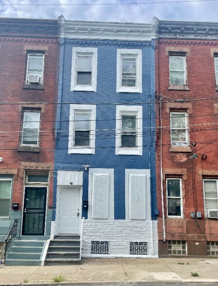 Building Photo - 642 E Indiana Ave