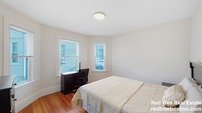 Building Photo - 5-7 Chester Ave. Unit 1