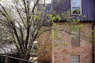 Building Photo - 2475 Underwood St