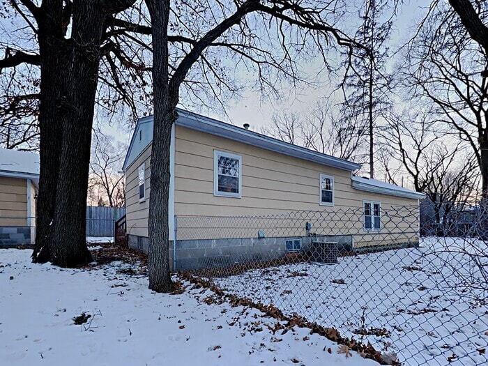 Building Photo - 10631 Dogwood St NW