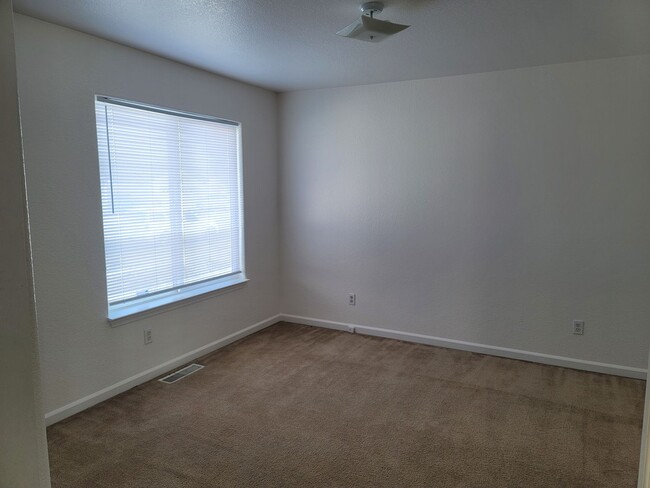 Building Photo - Cute 3 bedroom , 2 bath home on the Fernley Golf Course, $2000 a month, $2100 security deposit