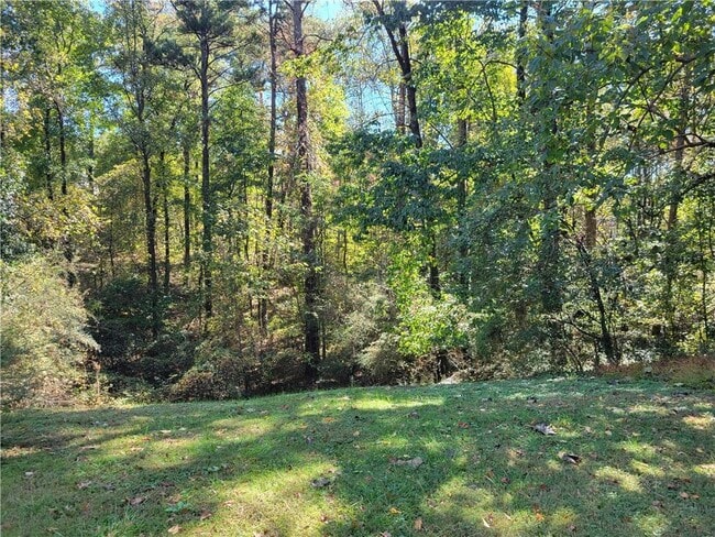 Building Photo - 410 Collett Ave