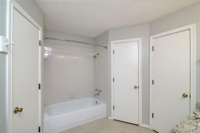 Building Photo - 800 Shady Ln