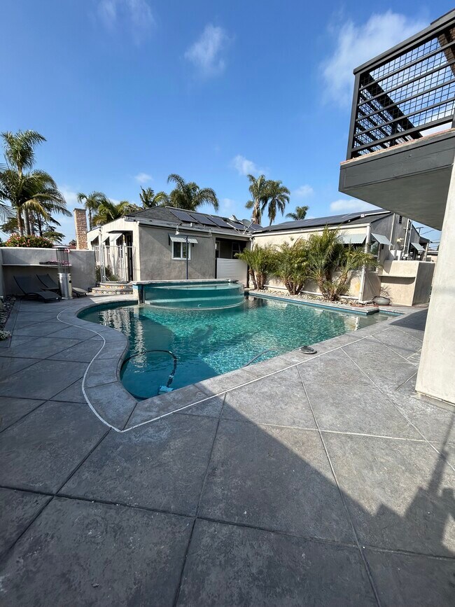 Building Photo - 1858 W 83rd St