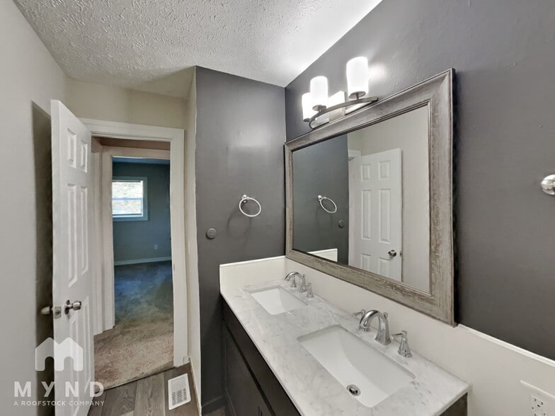 Building Photo - 3040 Wadsworth Ct