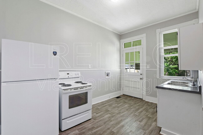 Building Photo - 3011 Rowan St