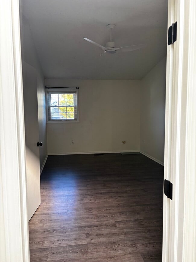 Building Photo - 437 Colony Park Dr