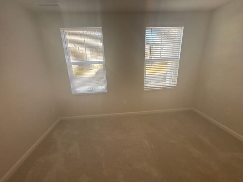 Building Photo - Room in Townhome on Hemlock Cone Wy
