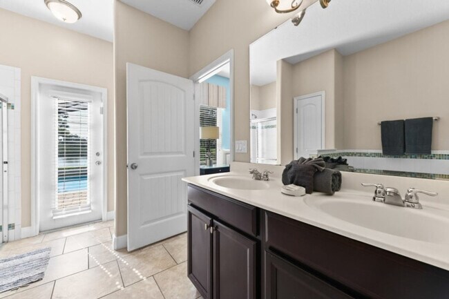 Building Photo - 4425 Acorn Ct