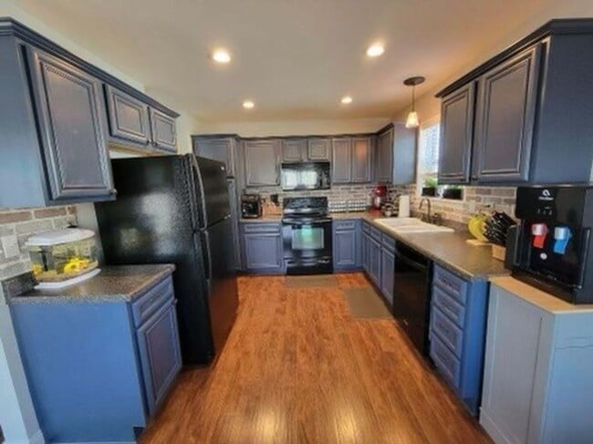 Building Photo - 230 Settlers Pass