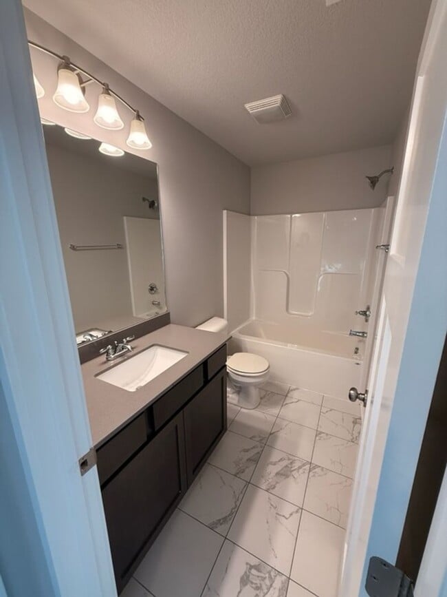 Building Photo - Beautiful 3 Bedroom Single Family Home in ...