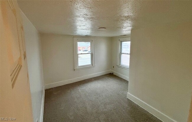 Building Photo - 958 E Wilbeth Rd