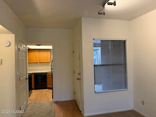 Building Photo - 5800 N Kolb Rd