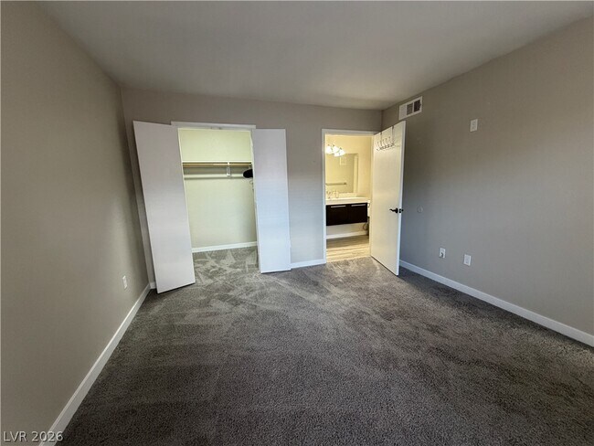 Building Photo - 1150 N Buffalo Dr