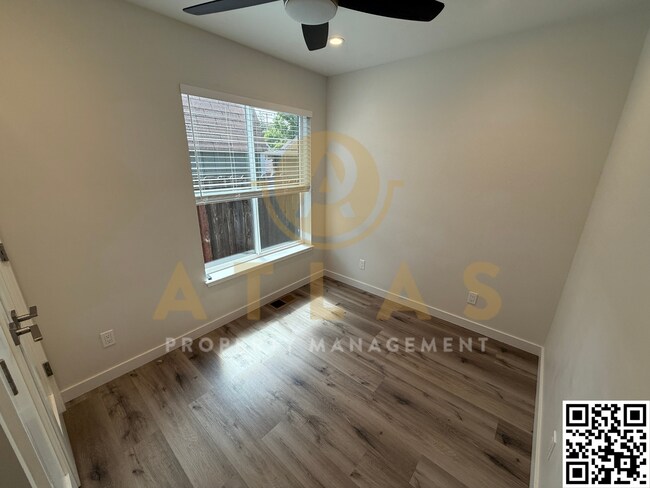 Building Photo - 2581 Utah St