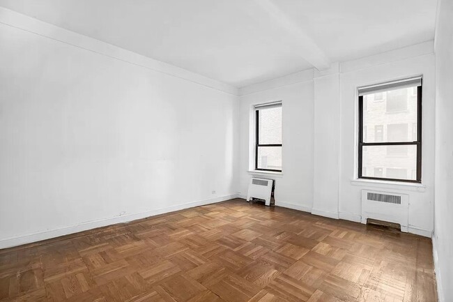 Building Photo - 157 W 79th St