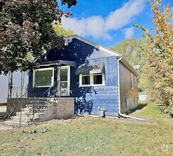 Building Photo - Three Bedroom Green Bay House