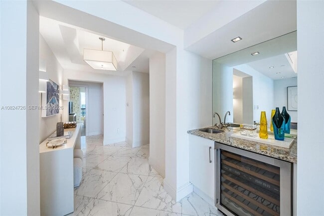 Building Photo - 17875 Collins Ave