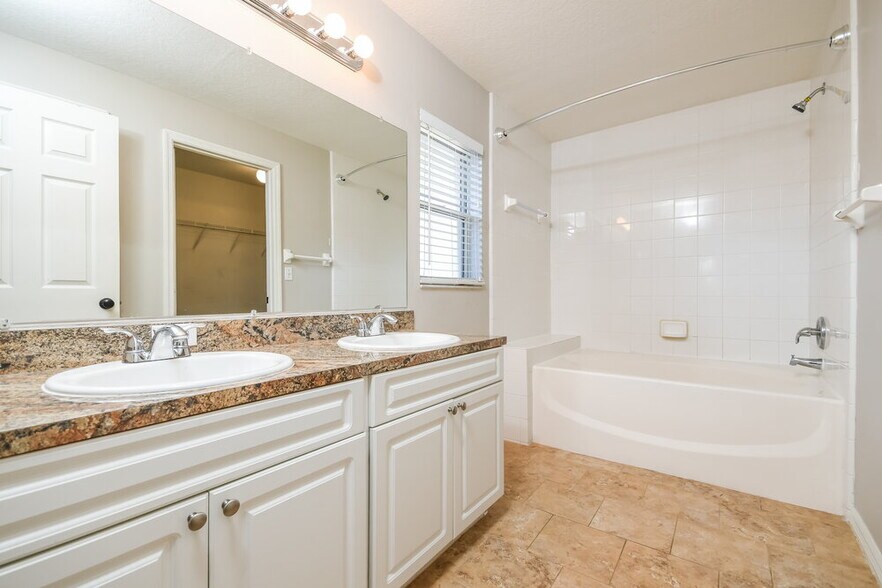 Building Photo - 15443 Margaux Dr