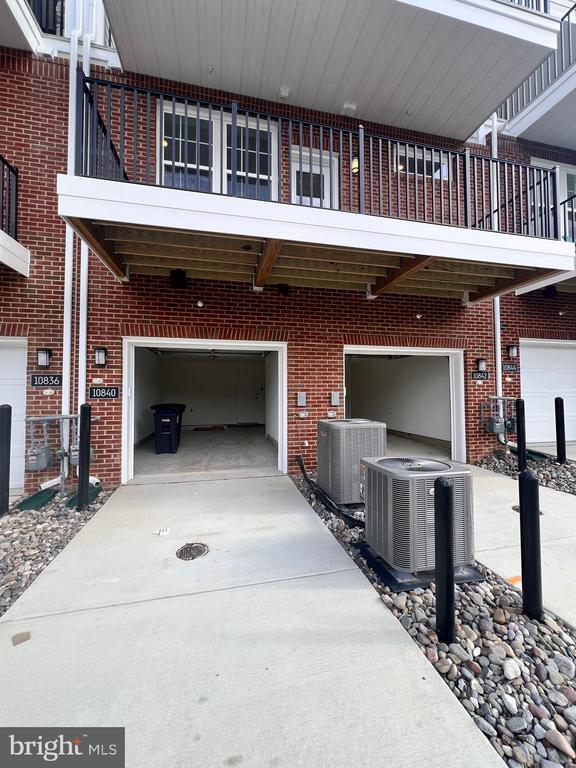 Building Photo - 10840 Cedar Ave