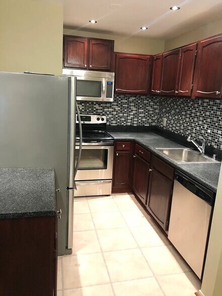 Building Photo - 13102 Wonderland Way