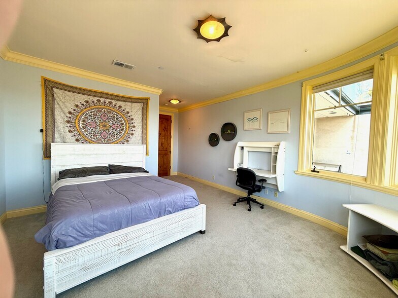 Bedroom 2-Queen - 115 Inez Pl