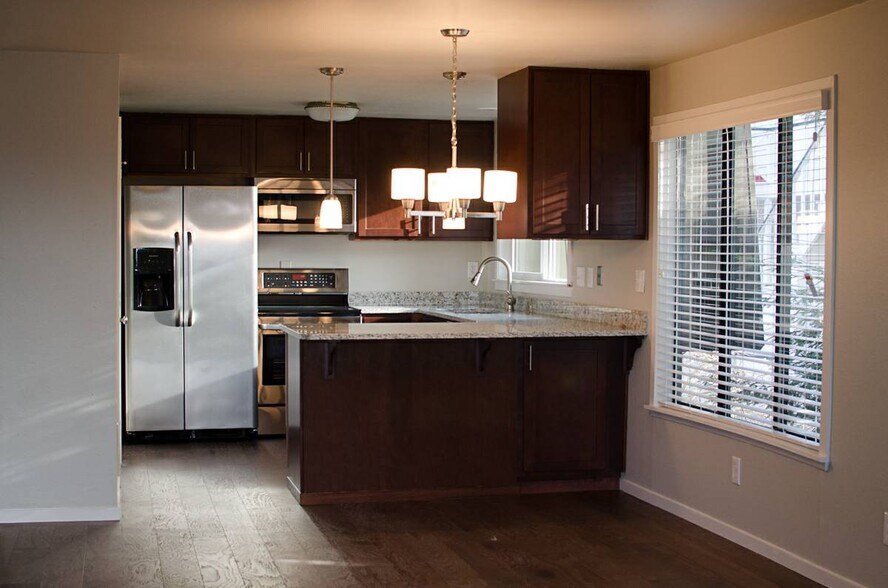 Updated kitchen - 1506 10th Avenue West
