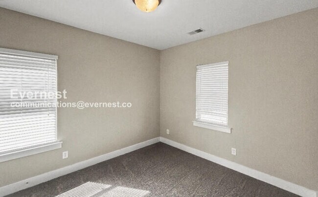 Building Photo - 4 Bed, 2.5 Bath Home with Garage / Pet-Friendly / Available Now!