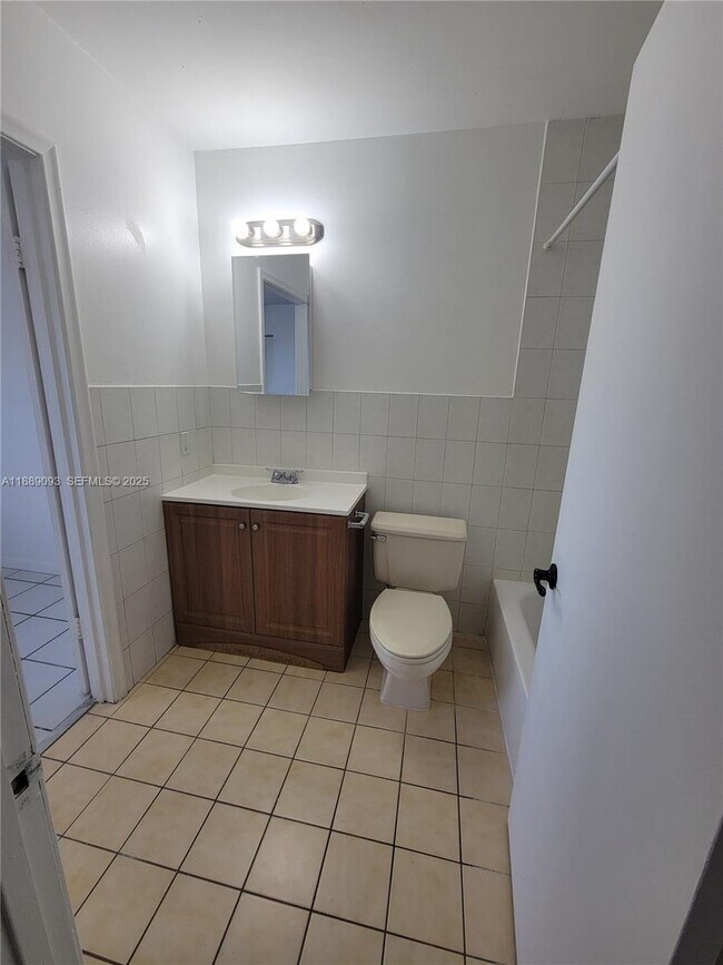 Building Photo - 355 E 33rd St