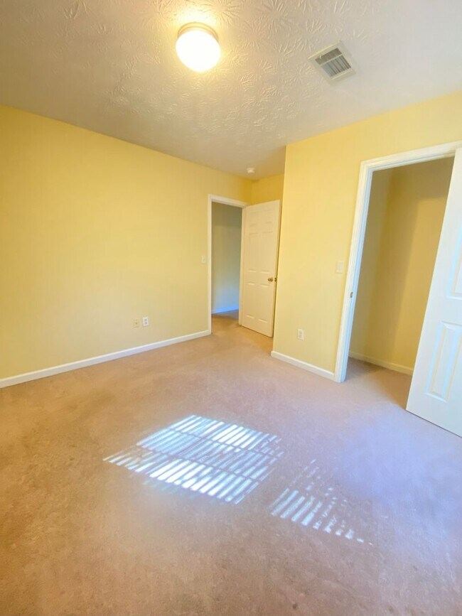 Building Photo - 1809 Azalea Dr